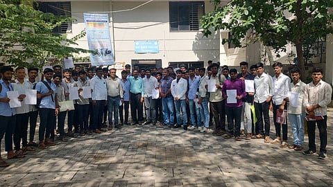 ಆಯ್ಕೆಯಾದ ವಿದ್ಯಾರ್ಥಿಗಳಿಗೆ ಸಂಸ್ಥೆಯ ಅಧ್ಯಕ್ಷ ಎಂ.ಬಿ. ಪಾಟೀಲ, ಪ್ರಧಾನ ಕಾರ್ಯದರ್ಶಿ ಸುನಿಲಗೌಡ ಪಾಟೀಲ, ಪ್ರಾಚಾರ್ಯ ಎಂ.ಡಿ. ಪಡಸಲಗಿ ಅಭಿನಂದನೆ ಸಲ್ಲಿಸಿದ್ದಾರೆ.