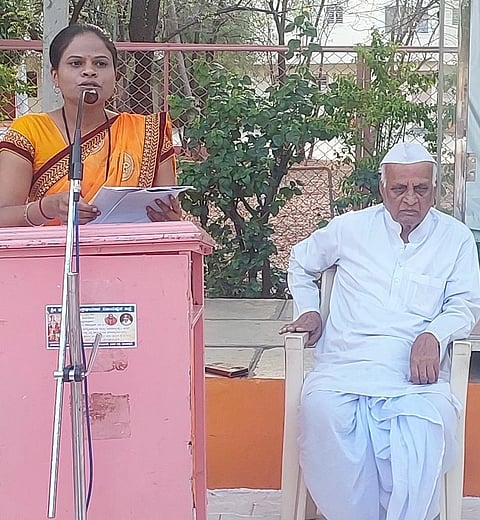 ವಿಜಯಪುರದ ಜ್ಞಾನಯೋಗಾಶ್ರಮದಲ್ಲಿ ಹಮ್ಮಿಕೊಂಡಿದ್ದ ಕಾರ್ಯಕ್ರಮದಲ್ಲಿ ಶಿಲ್ಪಾ ಭಸ್ಮೆ ಉಪನ್ಯಾಸ ನೀಡಿದರು. ವಿ.ಸಿ.ನಾಗಠಾಣ ಇದ್ದಾರೆ.