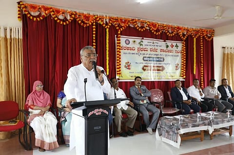 ಇಂಡಿ ನಗರದ ಸರ್ಕಾರಿ ಪ್ರಥಮ ದರ್ಜೆ ಕಾಲೇಜಿನಲ್ಲಿ ವಿವಿಧ ಸಾಂಸ್ಕೃತಿಕ ಚಟುವಟಿಕೆಗಳ ಉದ್ಘಾಟನೆ ಸಮಾರಂಭದಲ್ಲಿ ಶಾಸಕ ಯಶವಂತರಾಯಗೌಡ ಪಾಟೀಲ ಮಾತನಾಡಿದರು. ವೈ.ವೈ. ಕೊಕ್ಕನವರ, ಎ.ಐ. ಹಂಜಗಿ ಮತ್ತಿತರರಿದ್ದಾರೆ.