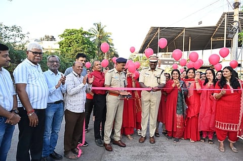 ವಿಜಯಪುರದಲ್ಲಿ ಮಹಿಳಾ ದಿನಾಚರಣೆ ಅಂಗವಾಗಿ ಹಮ್ಮಿಕೊಂಡಿದ್ದ ಕ್ಯಾನ್ಸರ್ ರೋಗ ಜಾಗೃತಿಗಾಗಿ ಜಾಥಾಗೆ ರಾಮನಗೌಡ ಹಟ್ಟಿ ಚಾಲನೆ ನೀಡಿದರು. ಡಾ. ವಾಣಿ ಗಚ್ಚಿನಮಠ, ಉಜ್ವಲಾ ಸರನಾಡಗೌಡ, ಕಿರಣ ಓಸ್ವಾಲï ಮತ್ತಿತರರಿದ್ದಾರೆ.