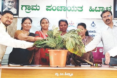 ಹಿಟ್ನಾಳ ಗ್ರಾಪಂನಲ್ಲಿ ಹಮ್ಮಿಕೊಂಡಿದ್ದ ಮಕ್ಕಳ ಮೇಲಿನ ದೌರ್ಜನ್ಯ ತಡೆ ಜನಸಂಪರ್ಕ ಕಾರ್ಯಕ್ರಮವನ್ನು ಸಾಮಾಜಿಕ ಕಾರ್ಯಕರ್ತೆ ಪ್ರತಿಭಾ ಕಾಶಿಮಠ ಉದ್ಘಾಟಿಸಿದರು. ಪ್ರಮುಖರಾದ ಶಿವಲೀಲಾ ವನ್ನೂರು, ಡಾ.ಮಂಜುಳಾ ಶರ್ಮಾ, ಬಸವರಾಜ, ಕೃಷ್ಣಮೂರ್ತಿ ಇತರರಿದ್ದರು.