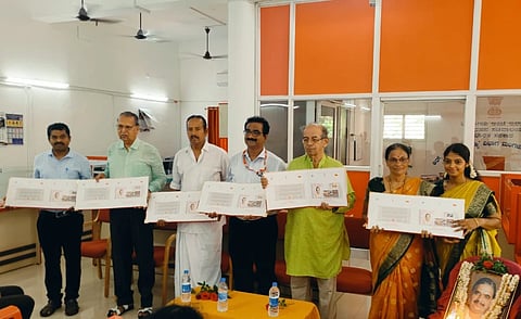 ಸಾಹಿತಿ ನಂದಳಿಕೆ ಬಾಲಚಂದ್ರ ರಾವ್ ಅವರ ಮೊದಲ ವರ್ಷದ ಪುಣ್ಯಸ್ಮರಣೆಯ ಅಂಗವಾಗಿ ವಿಶೇಷ ಅಂಚೆ ಲಕೋಟೆ ಬಿಡುಗಡೆ ಗುರುವಾರ ಮಂಗಳೂರು ಆರ್.ಎಂ.ಎಸ್. ವಿಭಾಗೀಯ ಕಚೇರಿಯಲ್ಲಿ ಜರುಗಿತು. 