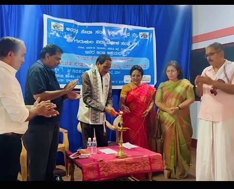 ಅಂಧರ ಸೇವಾ ಸಂಘದ 266ನೇ ಉಚಿತ ನೇತ್ರ ತಪಾಸಣಾ ಶಿಬಿರವನ್ನು ಸುಮನ್ ಘಾಟೆ ಉದ್ಘಾಟಿಸಿದರು. ಪಿ.ರವೀಂದ್ರ ರಾವ್, ಡಾ.ದಿನಕರ ಡೋಂಗ್ರೆ, ಸುಧಾಕರ ಡೋಂಗ್ರೆ ಮೊದಲಾದವರಿದ್ದರು.