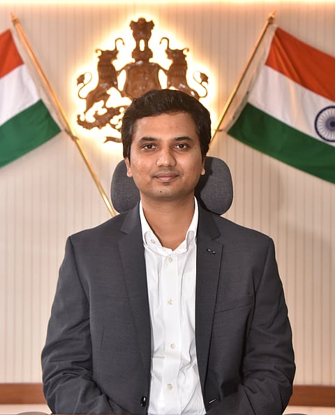 ಜಿಲ್ಲಾಧಿಕಾರಿ ದರ್ಶನ್ ಎಚ್.ವಿ. 