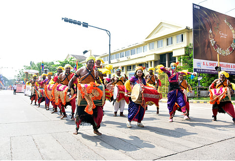 ಸಹಕಾರ ಜಾಥಾದಲ್ಲಿ ವಿವಿಧ ಸ್ತಬ್ಧಚಿತ್ರಗಳು, ಡೊಳ್ಳು ಕುಣಿತ, ಚೆಂಡೆ ವಾದನ ಮೊದಲಾದುವುದ ಗಮನ ಸೆಳೆಯಿತು. 