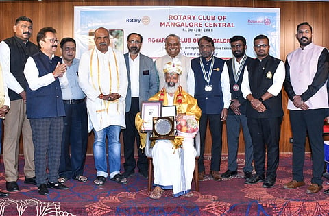  ಡಾ.ಆರ್.ಕೆ. ನಾಯರ್‌ಗೆ ರೋಟರಿ ವಂದನಾ ಪ್ರಶಸ್ತಿ ಪ್ರದಾನ ಮಾಡಲಾಯಿತು.