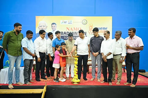 ನಮೋ ಬ್ಯಾಡ್ಮಿಂಟನ್ ಪಂದ್ಯಾವಳಿಗೆ ಕ್ಯಾ.ಬ್ರಿಜೇಶ್ ಚೌಟ ಚಾಲನೆ ನೀಡಿದರು. ವೇದವ್ಯಾಸ ಕಾಮತ್, ಪ್ರೇಮಾನಂದ ಶೆಟ್ಟಿ ಮೊದಲಾದವರಿದ್ದರು.