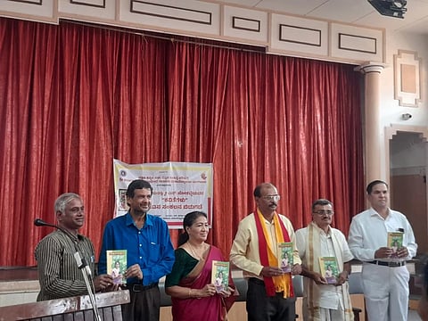  ಜಯಲಕ್ಷ್ಮೀ ಎಸ್. ಜೋಕಟ್ಟೆಯವರ ‘ಕವಿತೆಗಳು’ ಕೃತಿ ಬಿಡುಗಡೆಯಲ್ಲಿ ಹಳೆಮನೆ ರಾಜಶೇಖರ, ಶ್ರೀನಿವಾಸ ಜೋಕಟ್ಟೆ, ಡಾ.ಎಂ.ಪಿ. ಶ್ರೀನಾಥ್, ಪ್ರದೀಪ್ ಕುಮಾರ್ ಕಲ್ಕೂರ ಮತ್ತು ಮಂಜುನಾಥ ಎಸ್.ರೇವಣಕರ್ ಇದ್ದರು.