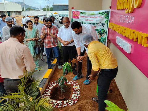 ಹಾಂಗ್ಯೋ ಐಸ್‌ಕ್ರೀಮ್ಸ್ ಪ್ರೈವೇಟ್ ಲಿಮಿಟೆಡ್‌ನ ತಿರುಪತಿಯ ಅತ್ಯಾಧುನಿಕ ನೂತನ ಉತ್ಪಾದನಾ ಘಟಕಕ್ಕೆ ಆಂಧ್ರಪ್ರದೇಶ ಸರ್ಕಾರದ ಕೈಗಾರಿಕೆ, ವಾಣಿಜ್ಯ ಮತ್ತು ಆಹಾರ ಸಂಸ್ಕರಣಾ ಸಚಿವ ಟಿ. ಜಿ. ಭರತ್ ಅವರು ವಿಶ್ವ ಪರಿಸರ ದಿನದಂದು ಭೇಟಿ ನೀಡಿದರು.  