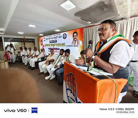ಕುದ್ಮುಲ್ ರಂಗರಾವ್ ಜಯಂತಿ ಕಾರ್ಯಕ್ರಮದಲ್ಲಿ  ಆರ್. ಧರ್ಮಸೇನ್ ಮಾತನಾಡಿದರು. ಕೆ.ಹರೀಶ್ ಕುಮಾರ್, ಬಿ.ರಮಾನಾಥ ರೈ, ಡಾ.ಮಂಜುನಾಥ ಭಂಡಾರಿ, ಐವನ್ ಡಿಸೋಜ ಮೊದಲಾದವರಿದ್ದರು.