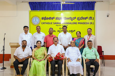 ಕೆಥೋಲಿಕ್ ಸಭಾ ಮಂಗಳೂರು ಪ್ರದೇಶ ಚುನಾವಣೆ ಸಂದರ್ಭ ಡಾ.ಜೆ.ಬಿ.ಸಲ್ಡಾನಾ, ಚುನಾವಣಾ ಸಂಚಾಲಕರಾದ ನೈಜಿಲ್ ಪಿರೇರಾ, ಸಹ ಸಂಚಾಲಕ ಆಂಡ್ರ್ಯೂ ನೊರೊನ್ಹಾ ಉಪಸ್ಥಿತರಿದ್ದರು.  
