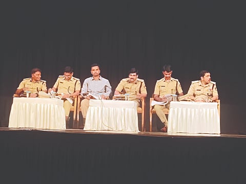 ಜಿಲ್ಲಾಮಟ್ಟದ ನಾರ್ಕೋ ಕೋ ಆರ್ಡಿನೇಷನ್ ಸೆಂಟರ್ ಸಮಿತಿ ಸಭೆಯಲ್ಲಿ ಜಿಲ್ಲಾಧಿಕಾರಿ ದರ್ಶನ್ ಎಚ್.ವಿ., ಪೊಲೀಸ್ ಆಯುಕ್ತ ಸುಧೀರ್ ಕುಮಾರ್ ರೆಡ್ಡಿ, ಪೊಲೀಸ್ ಅಧೀಕ್ಷಕ ಡಾ.ಅರುಣ್ ಕೆ. ಉಪಸ್ಥಿತರಿದ್ದರು. 