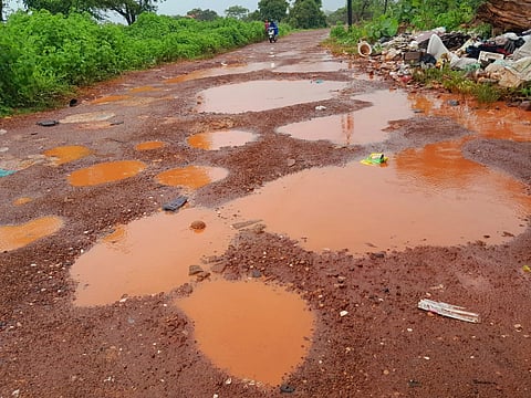  ಮೇರಿಹಿಲ್‌ನಿಂದ ಹೆಲಿಪ್ಯಾಡ್ ಮೂಲಕ ಲ್ಯಾಂಡ್‌ಲಿಂಕ್ಸ್‌ಗೆ ಸಂಪರ್ಕಿಸುವ ರಸ್ತೆ ಸಂಚಾರಕ್ಕೆ ಅಯೋಗ್ಯವಾಗಿದೆ. 