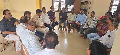 ಶಾಸಕ ವೇದವ್ಯಾಸ ಕಾಮತ್ ಅವರ ನೇತೃತ್ವದಲ್ಲಿ ಸಭೆ ನಡೆಯಿತು.