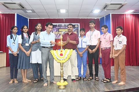 ಪಿಲಿಕುಳ ಅಭಿವೃದ್ಧಿ ಪ್ರಾಧಿಕಾರದ ಪಿಲಿಕುಳ ಪ್ರಾದೇಶಿಕ ವಿಜ್ಞಾನ ಕೇಂದ್ರದಲ್ಲಿ ಮಂಗಳವಾರ ಅಂತರರಾಷ್ಟ್ರೀಯ ಕ್ಷುದ್ರಗ್ರಹ ದಿನಾಚರಣೆಯನ್ನು ಆಯೋಜಿಸಲಾಗಿತ್ತು. ಖಗೋಳ ಶಾಸ್ತ್ರಜ್ಞ ಡಾ. ರಮೇಶ್ ಎಂ. ಭಟ್, ವೈಜ್ಞಾನಿಕ ಅಧಿಕಾರಿ ವಿಶ್ವೇಶ್ ಭಟ್ ಇದ್ದರು.
