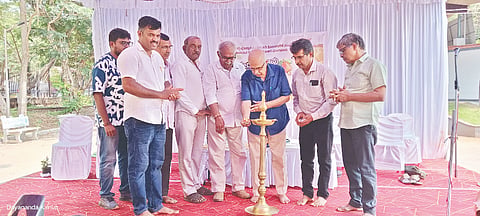 ಕದ್ರಿ ಪಾರ್ಕ್‌ನಲ್ಲಿ ರೈತ ಕುಡ್ಲ ಪ್ರತಿಷ್ಠಾನ ನೇತೃತ್ವದಲ್ಲಿ ನಡೆಯುವ ಗೇರು, ವಾವು, ಹಲಸು ಮೇಳವನ್ನು ಗೇರು ಹಣ್ಣು ಮೌಲ್ಯವರ್ಧನೆಯ ರೂವಾರಿ ಶ್ರೀಪಡ್ರೆ ಉದ್ಘಾಟಿಸಿದರು. ಭರತ್‌ರಾಜ್ ಸೊರಕೆ ಮತ್ತಿತರರಿದ್ದರು.