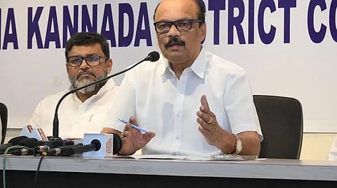ಬೆಂಗಳೂರಿನ ಪ್ಯಾಲೇಸ್ ಗ್ರೌಂಡ್‌ನಲ್ಲಿ ಕೆಪಿಸಿಸಿ ಅಧ್ಯಕ್ಷರಾಗಿ ಬಿ.ಕೆ. ಹರಿಪ್ರಸಾದ್ ಅವರು ಜೂ.21 ರಂದು ಪದಗ್ರಹಣ ಸಮಾರಂಭ ನಡೆಯಲಿದ್ದು, ಅಂದು ಜಿಲ್ಲೆಯಿಂದ ಸಾವಿರಾರು ಕಾರ್ಯಕರ್ತರು ಭಾಗವಹಿಸಲಿದ್ದಾರೆ ಎಂದು ದ.ಕ. ಕಾಂಗ್ರೆಸ್ ಜಿಲ್ಲಾಧ್ಯಕ್ಷ ಕೆ. ಹರೀಶ್ ಕುಮಾರ್ ತಿಳಿಸಿದರು.