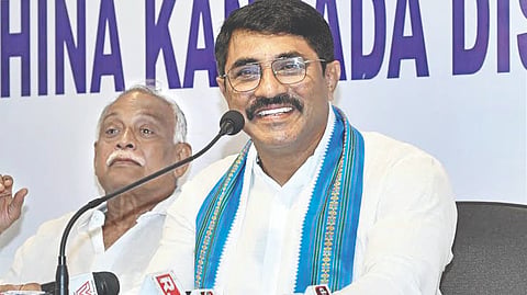 ಕೇಂದ್ರ ಸರ್ಕಾರಕ್ಕೆ ದೇಶದಲ್ಲಿರುವ ಜನ ಸಾಮಾನ್ಯರ ಮೇಲೆ ಯಾವುದೇ ಕಾಳಜಿ ಇಲ್ಲದಂತಾಗಿದೆ. ದಿನದಿಂದ ದಿನಕ್ಕೆ ಬೆಲೆ ಏರಿಕೆಯಿಂದ ಗಾಯದ ಮೇಲೆ ಬರೆ ಎಳೆಯುತ್ತಿದೆ ಎಂದು ಕೆಪಿಸಿಸಿ ಕಾರ್ಯದರ್ಶಿ ಪದ್ಮರಾಜ್ ಆರ್ ಪೂಜಾರಿ ಹೇಳಿದರು.