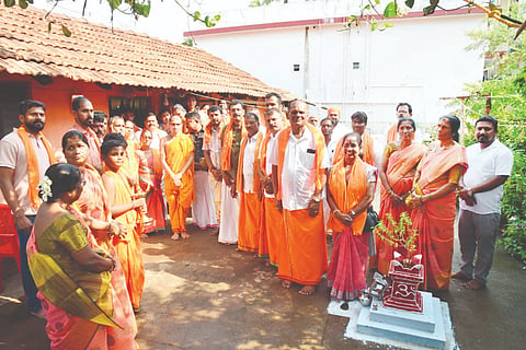  ವಿಎಚ್‌ಪಿ ಮಂಗಳೂರು ಜಿಲ್ಲೆಯ ಧರ್ಮ ಪ್ರಸಾರ ಹಾಗೂ ಸಾಮಾಜಿಕ ಸಮರಸತಾ ವಿಭಾಗದ ವತಿಯಿಂದ ಚಿಲಿಂಬಿ ಗುಡ್ಡೆಯ ಉಪೇಕ್ಷಿತ ಬಂಧುಗಳ ವಸತಿ ಪ್ರದೇಶದಲ್ಲಿ ಭಾನುವಾರ ಸಂತರ ಪಾದಯಾತ್ರೆ ಮತ್ತು ಧರ್ಮ ಪ್ರಸಾರ ಕಾರ್ಯಕ್ರಮ ಯಶಸ್ವಿಯಾಗಿ ನಡೆಯಿತು.