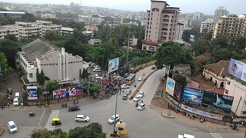  ಶಾಲೆ-ಕಾಲೇಜು, ಆಸ್ಪತ್ರೆ ಮತ್ತು ಕೋರ್ಟ್‌ಗಳ ಸುತ್ತಮುತ್ತಲಿನ 100 ಮೀಟರ್ ವ್ಯಾಪ್ತಿಯನ್ನು ನಿಶ್ಶಬ್ದ ವಲಯ’ (ನೋ ಸೌಂಡ್ ಜೋನ್) ಎಂದು ಕಾನೂನು ಪ್ರಕಾರ ಘೋಷಿಸಲಾಗಿದ್ದರೂ, ಮಂಗಳೂರು ನಗರದಲ್ಲಿ ಮಾತ್ರ ಈ ನಿಯಮ ಸಂಪೂರ್ಣವಾಗಿ ಉಲ್ಲಂಘನೆಯಾಗುತ್ತಿದೆ.