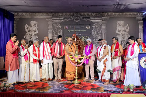 ಸಮರ್ಪಣಂ ಕಲೋತ್ಸವ- 2026 ಕಾರ್ಯಕ್ರಮವನ್ನು ಶ್ರೀಮಜ್ಜಗದ್ಗುರು ಆನೆಗುಂದಿ ಮಹಾಸಂಸ್ಥಾನದ ಪರಮಪೂಜ್ಯ ಅನಂತಶ್ರೀ ವಿಭೂಷಿತ ಕಾಳಹಸ್ತೇಂದ್ರ ಸರಸ್ವತಿ ಮಹಾಸ್ವಾಮಿ ಉದ್ಘಾಟಿಸಿದರು.  