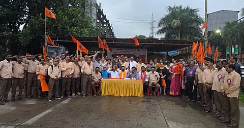 ಬಿಎಂಎಸ್ ಸಂಯೋಜಿತ ಕುದ್ರೆಮುಖ್ ಮಜ್ದೂರ್ ಸಂಘದ ವತಿಯಿಂದ ಕೆಐಒಸಿಎಲ್ ನೌಕರರ ವಿವಿಧ ನ್ಯಾಯಸಮ್ಮತ ಬೇಡಿಕೆಗಳನ್ನು ಈಡೇರಿಸುವಂತೆ ಆಗ್ರಹಿಸಿ ಕೆಐಒಸಿಎಲ್ ಮುಖ್ಯ ದ್ವಾರದ ಎದುರು ಶಾಂತಿಯುತ ಧರಣಿ ಸತ್ಯಾಗ್ರಹ ನಡೆಯಿತು.
