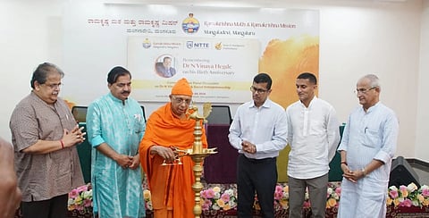ರಾಮಕೃಷ್ಣ ಮಿಷನ್ ಮಂಗಳೂರು, ನಿಟ್ಟೆ ಎಜುಕೇಷನ್ ಟ್ರಸ್ಟ್ ಹಾಗೂ ಸ್ವಚ್ಚ ಮಂಗಳೂರು ಪ್ರತಿಷ್ಠಾನದ ಸಹಯೋಗದಲ್ಲಿ ಡಾ. ಎನ್. ವಿನಯ ಹೆಗ್ಡೆ ಅವರ ಜನ್ಮದಿನದ ಅಂಗವಾಗಿ ಎನ್. ವಿನಯ ಹೆಗ್ಡೆ ಮತ್ತು ಸಮಾಜೋದ್ಯಮ ಎಂಬ ವಿಷಯದ ಕುರಿತಾಗಿ ಶುಕ್ರವಾರ ರಾಮಕೃಷ್ಣ ಮಠದ ಅಮೃತ ಭವನದಲ್ಲಿ ವಿಶೇಷ ಸಂವಾದ ಕಾರ್ಯಕ್ರಮ ನಡೆಯಿತು.