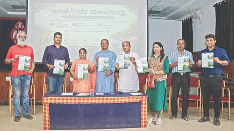 ಕರಾವಳಿ ನದಿಗಳ ಮೂಲಕ ಸಮುದ್ರ ಸೇರುವ ಪ್ಲಾಸ್ಟಿಕ್ ಹಾಗೂ ಇತರ ತ್ಯಾಜ್ಯವನ್ನು ಮೂಲದಲ್ಲೇ ತಡೆಗಟ್ಟುವ ಉದ್ದೇಶದಿಂದ ರೂಪಿಸಲಾದ ಮಹತ್ವಾಕಾಂಕ್ಷೆಯ ಹಸಿರು ಸಂವಾದ ಅಭಿಯಾನಕ್ಕೆ ಆಳ್ವಾಸ್ ಕಾಲೇಜಿನ ಕುವೆಂಪು ಸಭಾಂಗಣದಲ್ಲಿ ಭಾನುವಾರ ಚಾಲನೆ ದೊರೆಯಿತು.  