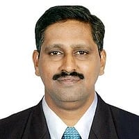 ದೇಶದ ರಕ್ಷಣೆಗೆ ಸೇವೆ ಸಲ್ಲಿಸಿದ ಕುಲಾಲ ಸಮುದಾಯದ ನಿವೃತ್ತ ವೀರ ಯೋಧರು ಹಾಗೂ ವೀರ ನಾರಿಯರನ್ನು ಗೌರವಿಸುವ ವಿಶೇಷ ಸಮಾರಂಭ ಆ. 9ರಂದು ಮಂಗಳೂರಿನ ಕದ್ರಿ ಬಂಜನ್ ಆದಿ ಮೂಲಸ್ಥಾನ ಶ್ರೀ ನಾಗಬ್ರಹ್ಮ ಕ್ಷೇತ್ರದಲ್ಲಿ ನಡೆಯಲಿದೆ ಎಂದು ಕಾರ್ಯಕ್ರಮದ ಆಯೋಜಕರಾದ ನೇವಿ ವಿಭಾಗದ ಲೆಫ್ಟಿನೆಂಟ್ ಕಮಾಂಡರ್ ಡಾ.ಯತೀಶ್ ಕುಮಾರ್ ತಿಳಿಸಿದರು.