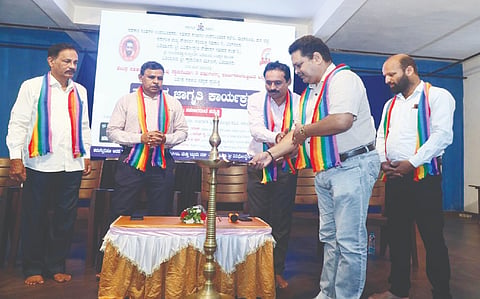  ಮಂಗಳೂರಿನ ಪಂಪುವೆಲ್ ಗಣೇಶಪುರ ಸಾರ್ವಜನಿಕ ಶ್ರೀ ಗಣೇಶೋತ್ಸವದ ಮಂದಿರದಲ್ಲಿ ವಿಶೇಷ ಸಹಕಾರ ಸಪ್ತಾಹ ಆಚರಣೆಯ ಅಂಗವಾಗಿ ಸಹಕಾರ ಜಾಗೃತ ಕಾರ್ಯಕ್ರಮವನ್ನು ಸಹಕಾರ ಸಂಘಗಳ ಉಪನಿಬಂಧಕ ಎಚ್.ಎನ್. ರಮೇಶ್ ಉದ್ಘಾಟಿಸಿದರು.  