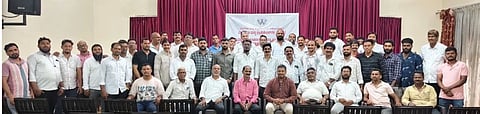 ದಕ್ಷಿಣ ಕನ್ನಡ ವೆಲ್ಡಿಂಗ್ ಫ್ಯಾಬ್ರಿಕೇಷನ್ ಓನರ್ಸ್ ಅಸೋಸಿಯೇಶನ್‌ನ ಯೂನಿಯನ್ ಸಭೆ ಭಾನುವಾರ ಮಂಗಳೂರಿನ ಸಹೋದಯ ಸಭಾಂಗಣದಲ್ಲಿ ನಡೆಯಿತು.ಅಸೋಸಿಯೇಶನ್ ಅಧ್ಯಕ್ಷ ಸಂದೇಶ್ ಎಂ., ಉಪಾಧ್ಯಕ್ಷ ಪಿ.ಮೋಹಿಸಿನ್, ಪ್ರಧಾನ ಕಾರ್ಯದರ್ಶಿ ಶ್ರೀಕಾಂತ್ ಸಿ.ಎಚ್ ಮತ್ತಿತರರಿದ್ದರು.