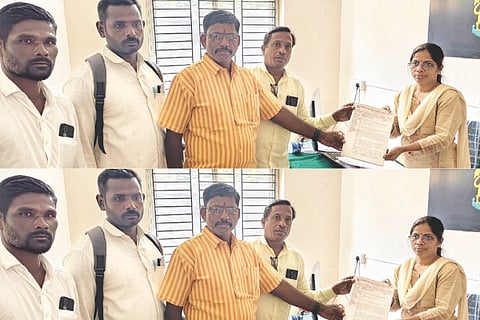 ಮಾನ್ವಿ ತಾಲೂಕಿನ ಉಟಕನೂರು ಗ್ರಾಪಂ ಸಿಬ್ಬಂದಿಯ ವೇತನವನ್ನು ಕೂಡಲೇ ನೀಡಬೇಕು ಎಂದು ಆಗ್ರಹಿಸಿ ರಾಜ್ಯ ಗ್ರಾಮ ಪಂಚಾಯಿತಿ ನೌಕರರ ಸಂಘ ತಾಲೂಕು ಘಟಕದಿಂದ ತಾಪಂ ಇಒ ದೀಪಾಗೆ ಮನವಿ ಸಲ್ಲಿಸಲಾಯಿತು. ಸಂಘ ತಾಲೂಕು ಅಧ್ಯಕ್ಷ ಅಂಬಣ್ಣ ನಾಯಕ, ಪ್ರಧಾನ ಕಾರ್ಯದರ್ಶಿ ಸುಭಾನ್ ಚಿಕ್ಕೋಟ್ನೆಕಲ್, ಮಹಮ್ಮದ್ ನೀರಮಾನ್ವಿ ಇದ್ದರು.