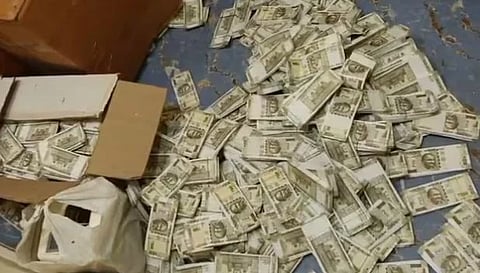 ಹಣ ಕದ್ದು ಸಿಕ್ಕಿ ಬಿದ್ದ ಖದೀಮರು! money