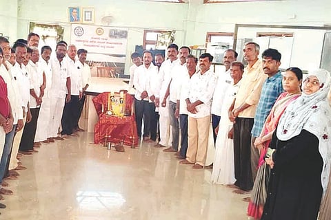 ಮಸ್ಕಿ ತಹಸಿಲ್ ಕಚೇರಿಯಲ್ಲಿ ಅಮರಶಿಲ್ಪಿ ಜಕಣಾಚಾರಿ ಜಯಂತಿ ಆಚರಿಸಲಾಯಿತು. ಶಿರಸ್ತೇದಾರ್ ಗುರುಲಿಂಗಯ್ಯ, ಡಾ.ಸಂತೋಷ, ಅಮರೇಶ ಪತ್ತಾರ, ರಾಮಚಂದ್ರಪ್ಪ, ದೇವರಾಜ, ಕಾಳಪ್ಪ ಕಣ್ಣೂರು, ವಿಜಯ ಬಡಿಗೇರ, ಡಾ.ಶಿವಪ್ರಸಾದ ಇತರರಿದ್ದರು.