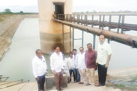 ಮಸ್ಕಿಯಲ್ಲಿ ಕುಡಿವ ನೀರಿನ ಕೆರೆಯನ್ನು ಪುರಸಭೆ ಅಧ್ಯಕ್ಷ ಸುರೇಶ ಹರಸೂರು ವೀಕ್ಷಿಸಿದರು. ಸದಸ್ಯರಾದ ಚೇತನ್ ಪಾಟೀಲ್, ದೊಡ್ಡ ಕರಿಯಪ್ಪ, ರವಿಗೌಡ ಪಾಟೀಲ್, ಮಲ್ಲಿಕಾರ್ಜುನ ಬ್ಯಾಳಿ, ಭರತ, ಸಂತೋಷ, ವ್ಯವಸ್ಥಾಪಕ ಸತ್ಯನಾರಾಯಣ ಇದ್ದರು.