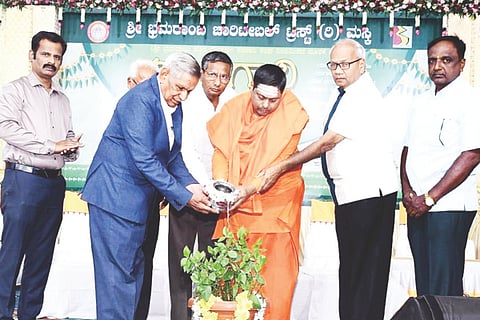 ಮಸ್ಕಿಯ ದ ಶ್ರೀ ಭ್ರಮರಾಂಬ ದೇವಸ್ಥಾನದಲ್ಲಿ ಶ್ರೀ ಭ್ರಮರಾಂಬ ಚಾರಿಟಬಲ್ ಟ್ರಸ್ಟ್‌ನಿಂದ ಹಮ್ಮಿಕೊಂಡಿದ್ದ ಯುಗಾದಿ ಹಬ್ಬ-ಗೀತ ಗಾಯನ ಕಾರ್ಯಕ್ರಮವನ್ನು ಗಚ್ಚಿನ ಹಿರೇಮಠದ ವರರುದ್ರಮುನಿ ಶಿವಾಚಾರ್ಯರು ಉದ್ಘಾಟಿಸಿದರು. ಪ್ರಮುಖರಾದ ಪಂಪಣ್ಣ ಗುಂಡಳ್ಳಿ, ಚಿದಾನಂದ, ಡಾ.ಶಿವಶರಣಪ್ಪ ಇತ್ಲಿ, ಪ್ರಕಾಶ ಧಾರಿವಾಲ, ಶರಣಬಸವ ಕರಡಕಲ್, ಸಿ.ಶರಣಪ್ಪ, ವೀರೇಶ ಹಿರೇಮಠ ಇದ್ದರು.