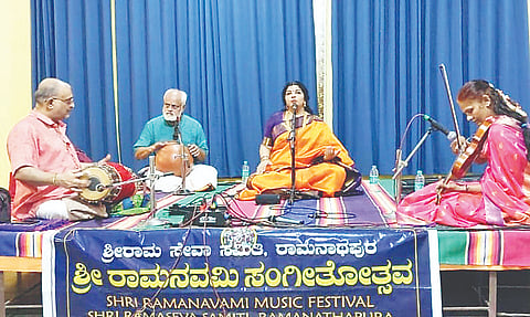 ಅರಕಲಗೂಡು ತಾಲೂಕು ರಾಮನಾಥಪುರ ಶ್ರೀ ಪಟ್ಟಾಭಿರಾಮ ದೇವಾಲಯದಲ್ಲಿ ನಡೆದ ಸಂಗಿತೋತ್ಸವದಲ್ಲಿ ವಿದುಷಿ ಡಾ. ಎನ್. ಜೆ. ನಂದಿನಿ ಗಾಯನ ಕಾರ್ಯಕ್ರಮ ನಡೆಸಿಕೊಟ್ಟರು.