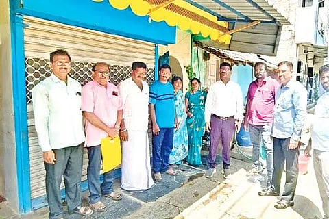 ಆನಗೋಡು ಗ್ರಾಮಕ್ಕೆ ಸೋಮವಾರ ಎಸಿ ಸಂತೋಷ್‌ಕುಮಾರ್ ಭೇಟಿ ನೀಡಿ ಮತದಾರರ ಪಟ್ಟಿಯಂತೆ ಮ್ಯಾಪಿಂಗ್ ಮಾಡುವ ಕುರಿತು ಅಧಿಕಾರಿಗಳಿಗೆ ಸೂಚಿಸಿದರು. ಆನಗೋಡು ನಾಡಕಚೇರಿ ಉಪ ತಹಸೀಲ್ದಾರ್ ರಾಮಸ್ವಾಮಿ, ರಾಜಸ್ವ ನಿರೀಕ್ಷಕ ಬಸವರಾಜ್ ಇತರರಿದ್ದರು.