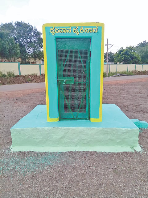 ನರಗುಂದ ಪಟ್ಟಣದಲ್ಲಿರುವ ಹುತಾತ್ಮ ರೈತನ ವೀರಗಲ್ಲು.