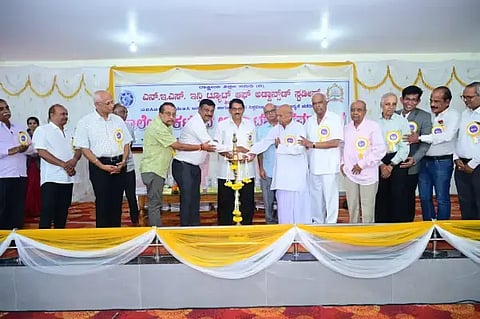 ಶಿವಮೊಗ್ಗದ ಎನ್‌ಇಎಸ್ ಇನ್‌ಸ್ಟಿಟ್ಯೂಟ್ ಆಫ್ ಅಡ್ವಾನ್ಸಡ್ ಸ್ಟಡೀಸ್ ಕಾಲೇಜಿನ ನವೀಕೃತ ಕಟ್ಟಡವನ್ನು ಜಿ.ಎಸ್.ನಾರಾಯಣ ರಾವ್ ಉದ್ಘಾಟಿಸಿದರು. ಡಾ. ಪಿ.ನಾರಾಯಣ್, ಎಸ್.ಎನ್.ನಾಗರಾಜ, ಟಿ.ಆರ್.ಅಶ್ವತ್ಥನಾರಾಯಣ ಶೆಟ್ಟಿ ಇತರರಿದ್ದರು.