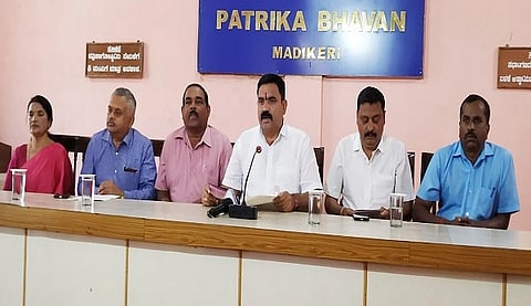 ಸುದ್ದಿಗೋಷ್ಠಿಯಲ್ಲಿ ಸಂಘದ ಅಧ್ಯಕ್ಷ ಹೆಚ್.ಎಸ್.ಚೇತನ್ ಮಾತನಾಡಿದರು.
