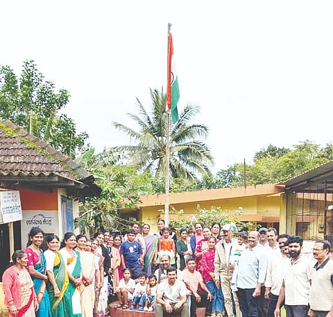 ನಾಪೋಕ್ಲು ಅಂಕುರ್ ಶಾಲೆಯಲ್ಲಿ ಸ್ವಾತಂತ್ರೊೃೀತ್ಸವ ಅಂಗವಾಗಿ ಆಯೋಜಿಸಿದ್ದ ಮ್ಯಾರಥಾನ್ ಸ್ಪರ್ಧೆಯನ್ನು ಎಎಸ್‌ಐ ಪ್ರಕಾಶ್ ಉದ್ಘಾಟಿಸಿದರು.ಕಾರ್ಯದರ್ಶಿ ಕೇಟೋಳಿರ ರತ್ನ ಚರ್ಮಣ್ಣ, ಪ್ರಾಂಶುಪಾಲ ಮಮತಾ, ರಂಜನ್ ಇತರರು ಇದ್ದರು.