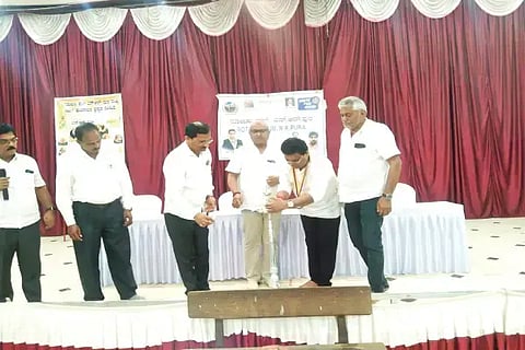 ಎನ್.ಆರ್.ಪುರದಲ್ಲಿ ಹಲಸು, ಮಾವಿನ ಮೇಳವನ್ನು ಕಣಿವೆ ವಿನಯ್ ಉದ್ಘಾಟಿಸಿದರು. ಡಾ. ಕೆ.ಪಿ.ಅಂಶುಮಂತ್, ವಿದ್ಯಾ ನಂದಕುಮಾರ್, ಎಲ್.ಎಂ.ಸತೀಶ್, ಇ.ಸಿ.ಜೋಯಿ, ಲೋಕೇಶ್ ಗೌಡ ಇದ್ದರು.