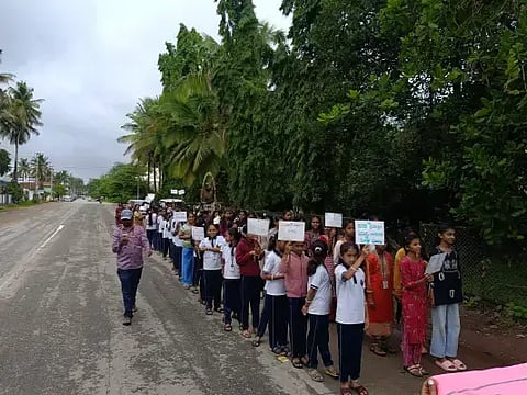 ಎನ್.ಆರ್.ಪುರದ ನಾಗಲಾಪುರ ಗ್ರಾಪಂನಲ್ಲಿ ಎಸ್‌ಐಆರ್ ಅರಿವು ಮೂಡಿಸಲಾಯಿತು. ಪ್ರೇಮಕುಮಾರ್, ಲತಾ, ಪ್ರಸನ್ನ, ಪೂರ್ಣಿಮಾ, ಅನ್ನಮ್ಮ, ಜಯಕುಮಾರ ಇದ್ದರು.