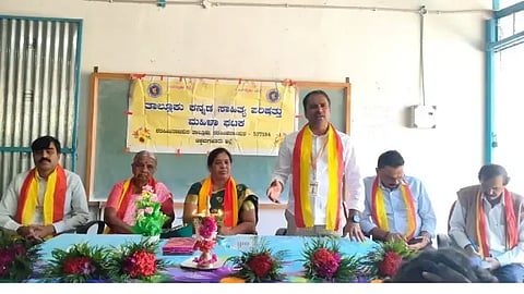 ಎನ್.ಆರ್.ಪುರ ತಾಲೂಕಿನ ಬಿ.ಎಚ್.ಕೈಮರದ ಐಟಿಐ ಕಾಲೇಜಿನಲ್ಲಿ ನಡೆದ ಆಶುಭಾಷಣ ಸ್ಪರ್ಧೆ ಕಾರ್ಯಕ್ರಮದಲ್ಲಿ ಕಾಲೇಜಿನ ತರಬೇತಿ ಅಧಿಕಾರಿ ರವಿರಾಜ್ ಹೆಗಡೆ ಮಾತನಾಡಿದರು. ಪೂರ್ಣೇಶ್, ಭಾಗ್ಯಾ, ಜಯಂತಿ, ಯಡಗೆರೆ ಮಂಜುನಾಥ್, ಕಿರಣ್ ಬೇಂದ್ರೆ ಇದ್ದರು.