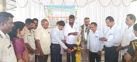 ನಾಗಲಾಪುರ ಗ್ರಾಪಂನಲ್ಲಿ ಸಮಗ್ರ ಪುನಶ್ಚೇತನ ತರಬೇತಿ, ಸಮಗ್ರ ನಿರ್ವಹಣಾ ಯೋಜನೆ ಹಾಗೂ ಸದಸ್ಯರ ಮಹಾ ಮಂಡಳಿ ಸಭೆಯನ್ನು ಚಿಕ್ಕಗ್ರಹಾರ ಆರ್‌ಎಫ್‌ಒ ಎಂ.ಪಿ.ಆದರ್ಶ ಉದ್ಘಾಟಿಸಿದರು. ಕೆ.ರವಿ, ವನಜಾಕ್ಷಿ, ಎಂ.ಪೂವಯ್ಯ, ವಿಜಯಕುಮಾರ್, ಎಂ.ಡಿ.ಸಜಿ ಇತರರಿದ್ದರು.
