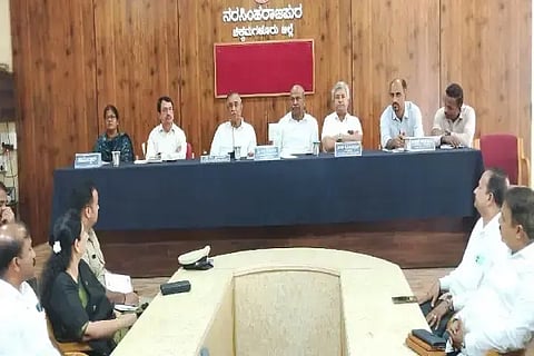 ಎನ್.ಆರ್.ಪುರ ತಾಪಂನಲ್ಲಿ ಶಾಸಕ ಟಿ.ಡಿ.ರಾಜೇಗೌಡ ಅಧ್ಯಕ್ಷತೆಯಲ್ಲಿ ಪೂರ್ವಭಾವಿ ಸಭೆ ನಡೆಯಿತು. ಎಂ.ಶ್ರೀನಿವಾಸ್, ಡಾ. ಕೆ.ಪಿ.ಅಂಶುಮಂತ್, ನಾರಾಯಣ ಕನಕ ರಡ್ಡಿ, ಬಾಲಾಜಿಸಿಂಗ್, ಡಾ. ನೂರುಲ್‌ಹುದಾ, ಎಚ್ .ಡಿ.ನವೀನ್‌ಕುಮಾರ್, ಸುದೀಪ್ ಇದ್ದರು.