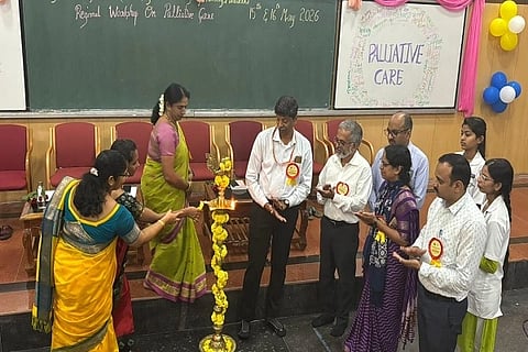 ಕೊಡಗು ವೈದ್ಯಕೀಯ ವಿಜ್ಞಾನಗಳ ಸಂಸ್ಥೆ ಸರ್ಕಾರಿ ಶುಶ್ರೂಷಾ ಕಾಲೇಜಿನಲ್ಲಿ ಏರ್ಪಡಿಸಿದ್ದ ಉಪಶಮನ ಆರೈಕೆ ಕಾರ್ಯಗಾರವನ್ನು ಮಣಿಪಾಲದ ಮಣಿಪಾಲ್ ಕಾಲೇಜ್ ಆಫ್ ನರ್ಸಿಂಗ್‌ನ ಸಹಾಯಕ ಪ್ರಾಧ್ಯಾಪಕಿ ಡಾ. ರಾಧಿಕಾ ಆರ್. ಪೈ ಉದ್ಘಾಟಿಸಿದರು. ಡಾ. ವಿಶಾಲ್ ಕುಮಾರ್, ಡಾ. ನರಸಿಂಹ ರೈ, ಡಾ. ರವಿಕಿರಣ್ ಕಿಶನ್, ಎ.ಕೆ. ಮಂಜುಳಾ ಮಂಜುಳಾ ಇದ್ದರು.