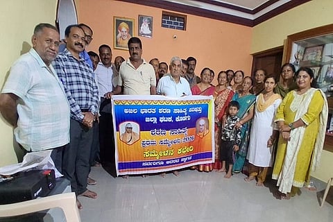 ಕುಶಾಲನಗರದಲ್ಲಿ ಜೂ. 23 ರಂದು ನಡೆಯಲಿರುವ ಕೊಡಗು ಜಿಲ್ಲಾ ಶರಣ ಸಾಹಿತ್ಯ ಪ್ರಥಮ ಸಮ್ಮೇಳನದ ಕಚೇರಿಯನ್ನು ಬುಧವಾರ ಆರಂಭಿಸಲಾಯಿತು. ಹೆಚ್.ವಿ. ಶಿವಪ್ಪ, ಎಚ್.ಬಿ. ಚಂದ್ರಪ್ಪ, ಶಾಂಭಶಿವಮೂರ್ತಿ, ಉದಯಕುಮಾರ್, ಕೆ. ಎಸ್. ಮೂರ್ತಿ, ಬಿ. ನಟರಾಜು, ಉಷಾ ಗುರುಪ್ರಸಾದ್, ವಿಜಯಾ ಫಾಲಾಕ್ಷ ಮತ್ತಿತರರು ಇದ್ದರು.