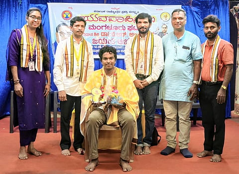 ಅಂಬೇಡ್ಕರ್ ಜಯಂತಿಯ ಕಾರ್ಯಕ್ರಮದಲ್ಲಿ ದ್ವಿತೀಯ ಪಿಯುಸಿ ವಿಜ್ಞಾನ ವಿಭಾಗದ ಪರೀಕ್ಷೆಯಲ್ಲಿ ಹೆಚ್ಚಿನ ಅಂಕ ಪಡೆದು ಉತ್ತೀರ್ಣರಾಗಿದ ಸಮರ್ಥ್ ರಾಜೇಂದ್ರ ಅವರನ್ನು ಸನ್ಮಾನಿಸಲಾಯಿತು.  